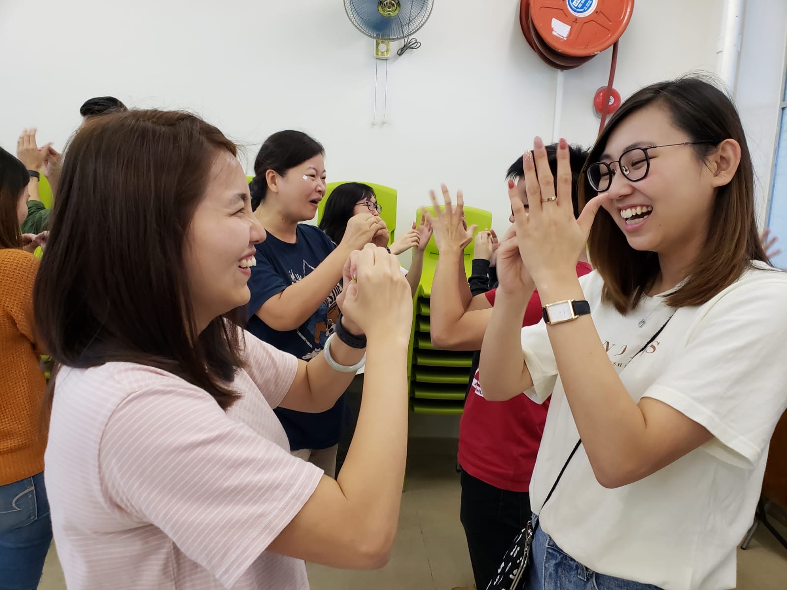 大笑瑜伽, Laughter Yoga, 大笑瑜伽, 瑜伽放鬆, Yoga Relaxation, 瑜伽放松, 瑜伽冥想, Yoga Meditation, 瑜伽冥想, 瑜伽課程, Yoga Classes, 瑜伽课程, 瑜伽練習, Yoga Practice, 瑜伽练习, 瑜伽健身, Yoga Fitness, 瑜伽健身, 身心健康, Physical and Mental Health, 身心健康, 瑜伽活動, Yoga Events, 瑜伽活动, 瑜伽教練, Yoga Instructor, 瑜伽教练, 瑜伽工作坊, Yoga Workshops, 瑜伽工作坊, 健康生活, Healthy Lifestyle, 健康生活, 自我提升, Self-Improvement, 自我提升, 瑜伽技巧, Yoga Techniques, 瑜伽技巧, 瑜伽動作, Yoga Poses, 瑜伽动作, 瑜伽療法, Yoga Therapy, 瑜伽疗法, 瑜伽社區, Yoga Community, 瑜伽社区, 瑜伽靜心, Yoga Serenity, 瑜伽静心, 瑜伽壓力管理, Yoga Stress Management, 瑜伽压力管理, 瑜伽日常, Daily Yoga, 瑜伽日常, 瑜伽與幸福, Yoga and Happiness, 瑜伽与幸福, 瑜伽與快樂, Yoga and Joy, 瑜伽与快乐, 瑜伽徒步, Yoga Hiking, 瑜伽徒步, 瑜伽與呼吸, Yoga and Breathing, 瑜伽与呼吸, 瑜伽與身體健康, Yoga and Physical Health, 瑜伽与身体健康, 瑜伽與心理健康, Yoga and Mental Health, 瑜伽与心理健康, 瑜伽與社交, Yoga and Socialization, 瑜伽与社交, 瑜伽與靈性, Yoga and Spirituality, 瑜伽与灵性, 瑜伽課程表, Yoga Class Schedule, 瑜伽课程表, 瑜伽導師, Yoga Instructor, 瑜伽导师, 瑜伽課程費用, Yoga Class Fees, 瑜伽课程费用, 瑜伽中心, Yoga Center, 瑜伽中心, 瑜伽教室, Yoga Studio, 瑜伽教室, 瑜伽活動日曆, Yoga Event Calendar, 瑜伽活动日历, 瑜伽會員, Yoga Membership, 瑜伽会员, 活動瑜伽, Event Yoga, 活动瑜伽, 瑜伽教程, Yoga Tutorials, 瑜伽教程, 瑜伽體驗, Yoga Experience, 瑜伽体验, 瑜伽課程線上, Online Yoga Classes, 瑜伽课程线上, 瑜伽培訓班, Yoga Training Classes, 瑜伽培训班, 瑜伽新手, Yoga Beginners, 瑜伽新手, 瑜伽伸展, Yoga Stretching, 瑜伽伸展, 瑜伽深層放鬆, Deep Yoga Relaxation, 瑜伽深层放松, 瑜伽舒展, Yoga Stretching, 瑜伽舒展, 瑜伽健康生活, Yoga Healthy Living, 瑜伽健康生活, 瑜伽健美, Yoga Fitness, 瑜伽健美, 瑜伽養生, Yoga Wellness, 瑜伽养生, 瑜伽音樂, Yoga Music, 瑜伽音乐, 瑜伽與飲食, Yoga and Diet, 瑜伽与饮食, 瑜伽自我修復, Yoga Self-Healing, 瑜伽自我修复, 瑜伽正念, Yoga Mindfulness, 瑜伽正念, 瑜伽放鬆技巧, Yoga Relaxation Techniques, 瑜伽放松技巧, 瑜伽與自然, Yoga and Nature, 瑜伽与自然, 瑜伽社交活動, Yoga Social Events, 瑜伽社交活动, 瑜伽冥想課程, Yoga Meditation Courses, 瑜伽冥想课程, 瑜伽與健康管理, Yoga and Health Management, 瑜伽与健康管理, 瑜伽心靈成長, Yoga Spiritual Growth, 瑜伽心灵成长, 瑜伽壓力纾解, Yoga Stress Relief, 瑜伽压力纾解, 瑜伽身心合一, Yoga Mind-Body Connection, 瑜伽身心合一, 瑜伽靈活性, Yoga Flexibility, 瑜伽灵活性, 瑜伽平衡, Yoga Balance, 瑜伽平衡, 瑜伽韌性, Yoga Resilience, 瑜伽韧性, 瑜伽呼吸法, Yoga Breathing Techniques, 瑜伽呼吸法, 瑜伽能量釋放, Yoga Energy Release, 瑜伽能量释放, 瑜伽靜坐, Yoga Sitting Meditation, 瑜伽静坐, 瑜伽動態冥想, Yoga Dynamic Meditation, 瑜伽动态冥想, 瑜伽精神放鬆, Yoga Mental Relaxation, 瑜伽精神放松, 瑜伽身心療癒, Yoga Body-Mind Healing, 瑜伽身心疗愈, 瑜伽緩解焦慮, Yoga Anxiety Relief, 瑜伽缓解焦虑, 瑜伽提升專注力, Yoga Enhance Focus, 瑜伽提升专注力, 瑜伽增強體力, Yoga Boost Stamina, 瑜伽增强体力, 瑜伽減壓, Yoga Stress Reduction, 瑜伽减压, 瑜伽身心平衡, Yoga Body-Mind Balance, 瑜伽身心平衡, 瑜伽心靈平靜, Yoga Inner Peace, 瑜伽心灵平静, 瑜伽身體放鬆, Yoga Body Relaxation, 瑜伽身体放松, 瑜伽舒緩肌肉, Yoga Muscle Relaxation, 瑜伽舒缓肌肉, 瑜伽改善睡眠, Yoga Improve Sleep, 瑜伽改善睡眠, 瑜伽提升免疫力, Yoga Boost Immunity, 瑜伽提升免疫力, 瑜伽心肺功能, Yoga Cardiovascular Health, 瑜伽心肺功能, 瑜伽消除疲勞, Yoga Fatigue Relief, 瑜伽消除疲劳, 瑜伽提升靈活性, Yoga Enhance Flexibility, 瑜伽提升灵活性, 瑜伽增進關節健康, Yoga Joint Health, 瑜伽增进关节健康, 瑜伽增強核心力量, Yoga Core Strength, 瑜伽增强核心力量, 瑜伽塑形, Yoga Sculpting, 瑜伽塑形, 瑜伽增強協調性, Yoga Enhance Coordination, 瑜伽增强协调性, 瑜伽改善姿勢, Yoga Improve Posture, 瑜伽改善姿势, 瑜伽舒展身體, Yoga Stretch the Body, 瑜伽舒展身体, 瑜伽釋放心靈, Yoga Release the Mind, 瑜伽释放心灵, 瑜伽提升自信, Yoga Boost Confidence, 瑜伽提升自信, 瑜伽增進柔韌性, Yoga Improve Flexibility, 瑜伽增进柔韧性, 瑜伽改善血液循環, Yoga Improve Blood Circulation, 瑜伽改善血液循环, 瑜伽心情調節, Yoga Mood Regulation, 瑜伽心情调节, 瑜伽平衡身心, Yoga Balance Body and Mind, 瑜伽平衡身心, 瑜伽提升正能量, Yoga Boost Positive Energy, 瑜伽提升正能量, 瑜伽心靈釋放, Yoga Mind Release, 瑜伽心灵释放, 瑜伽冥想練習, Yoga Meditation Practice, 瑜伽冥想练习, 瑜伽提升情緒, Yoga Enhance Emotions, 瑜伽提升情绪, 瑜伽放鬆身心, Yoga Relax Body and Mind, 瑜伽放松身心, 瑜伽減壓, Yoga Reduce Stress, 瑜伽减压, 瑜伽增強靜心, Yoga Enhance Stillness, 瑜伽增强静心, 瑜伽提升生活質量, Yoga Improve Quality of Life, 瑜伽提升生活质量。